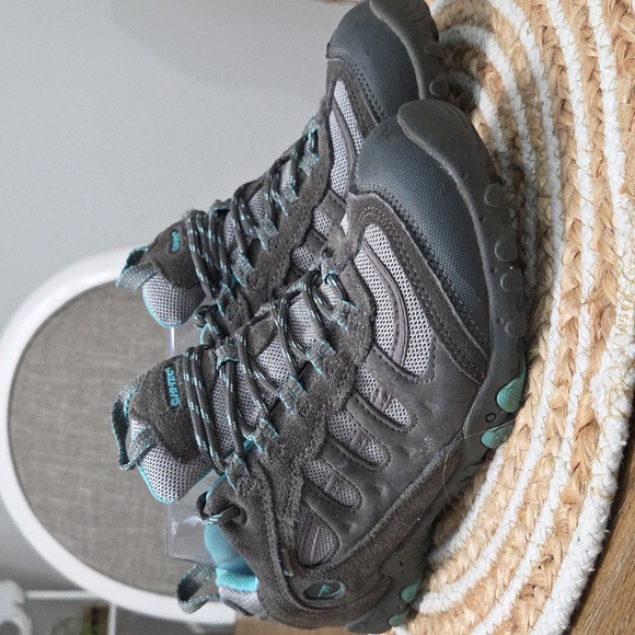 Hi-Tec Penrith Low Waterproof Womans Teail Walking Shoes, Size 7 - Picture 1 of 9